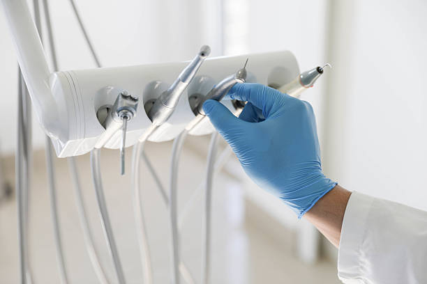 Professional Wisdom Tooth Removal technician working in McLendon-Chisholm, TX
